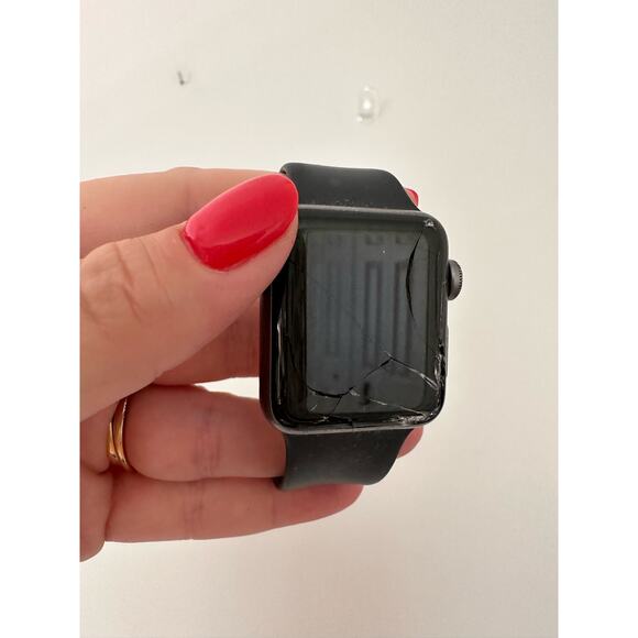 Apple Watch Series 3 38mm Black S/M GPS Fitness Cracked Glass Face Rubber Band - Picture 2 of 7